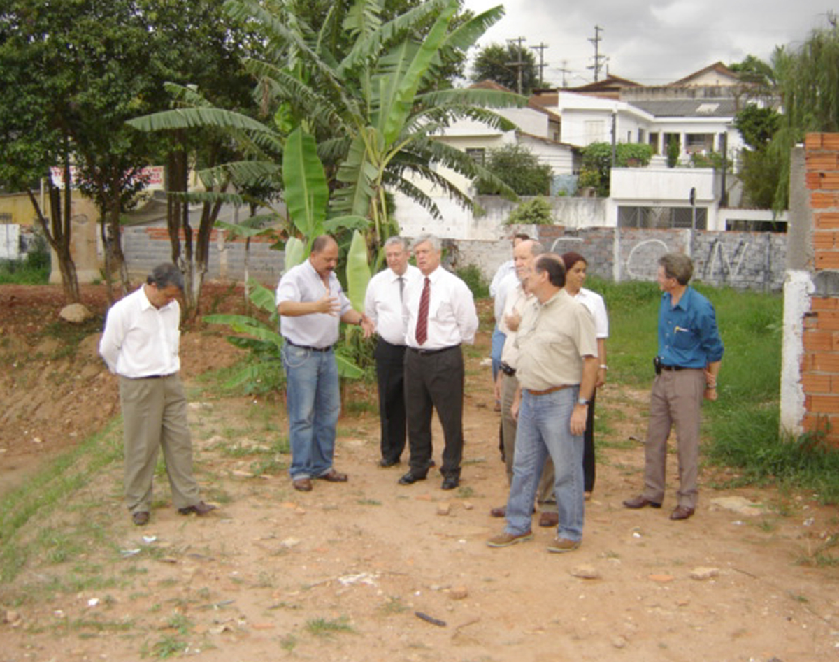 Deputado visita conjunto construdo em mutiro e ETE de Santo Andr<a style='float:right;color:#ccc' href='https://www3.al.sp.gov.br/repositorio/noticia/03-2008/M FLAVIO STO ANDRE.jpg' target=_blank><i class='bi bi-zoom-in'></i> Clique para ver a imagem </a>